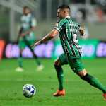 Martínez, do América, 'distribuiu' canetas em vitória sobre o Santos; veja