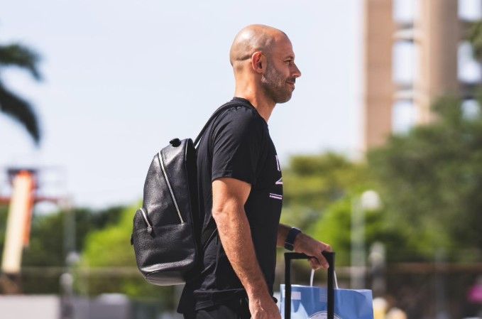 Mascherano tem 'expectativas' em Messi no Mundial, mas reclama da falta de reforços