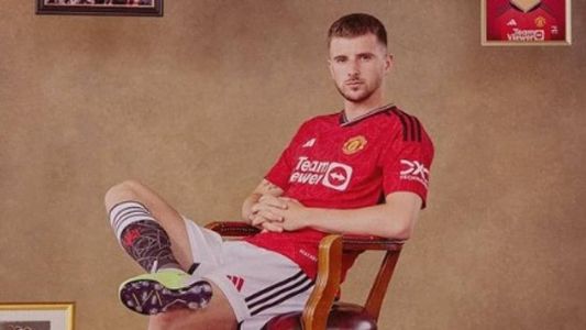 Mason Mount em anúncio oficial no United