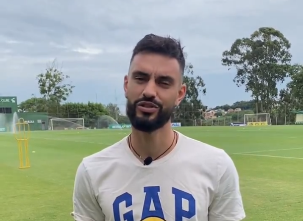 Mastriani se despede do América e recebe homenagens antes de apresentação no Athletico-PR