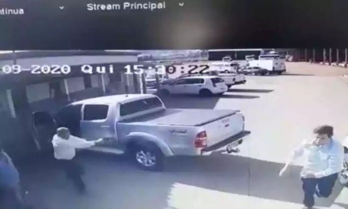 Foto mostra momento em que Jorge Marra atira contra Cássio Remis em Patrocínio