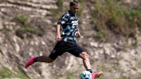 Mateo Ponte em atividade no Botafogo: uruguaio está à disposição de Bruno Lage