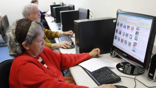 Matéria especial da Itatiaia fala sobre os desafios financeiros da população 50+ em busca de um diploma