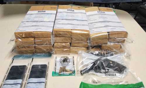 materiais apreendidos durante operação na MG 265 em Rio Pomba - Divulgação PMMG