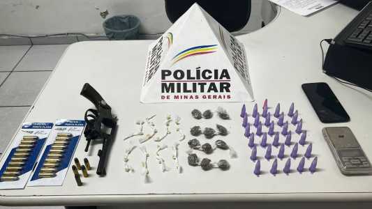 Material apreendido pela polícia com o suspeito, em Nova Lima