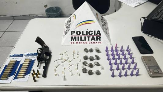 Material apreendido pela polícia com o suspeito, em Nova Lima