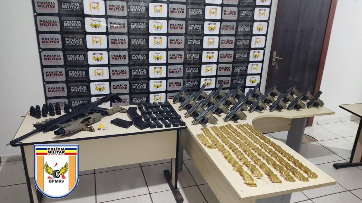 Dupla é presa com dezenas de pistolas escondidas em tanque de carro na MG-290, em Ouro Fino 