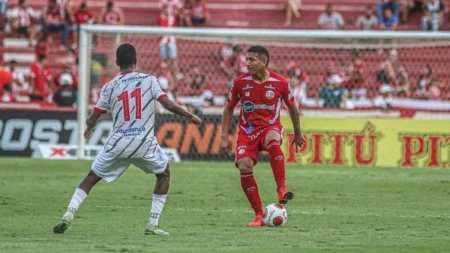 Mateus Cocão vai reforçar o Vasco