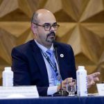 Após optar por silêncio, Mateus Simões se manifesta sobre polêmica com casal Falcão