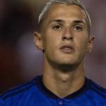 Sem espaço no Corinthians, Mateus Vital vira titular do Cruzeiro com Pepa