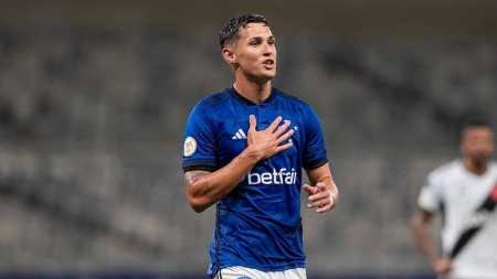 Mateus Vital completou 39 jogos com a camisa do Cruzeiro no empate com o Vasco