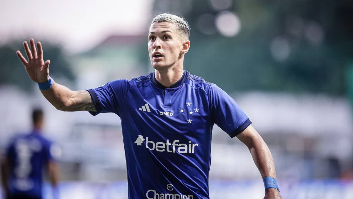 Pepa vê futuro promissor para Vital no Cruzeiro: 'Tem sido bom e vai melhorar'