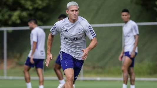 Mateus Vital durante treinamento nesta terça-feira (11), na Toca da Raposa II