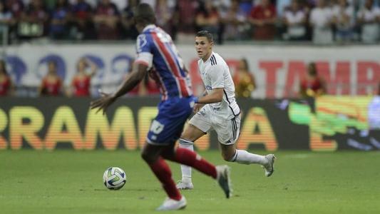 Mateus Vital é titular absoluto do Cruzeiro sob o comando de Pepa