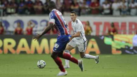 Mateus Vital é titular absoluto do Cruzeiro sob o comando de Pepa