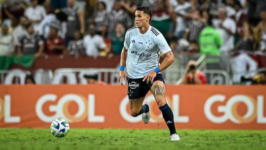 Mateus Vital em ação contra o Fluminense, no Maracanã, pelo Campeonato Brasileiro