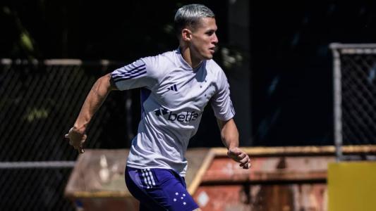 Mateus Vital em treino na Toca da Raposa