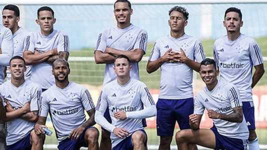Mateus Vital participou de "rachão" em treino do Cruzeiro nesta quinta (25)
