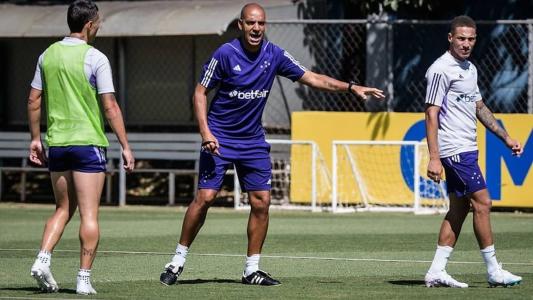 Mateus Vital pode ser opção para Pepa no duelo entre Grêmio e Cruzeiro, em Porto Alegre