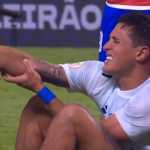 Cruzeiro: Mateus Vital deixa jogo com dores no braço e preocupa