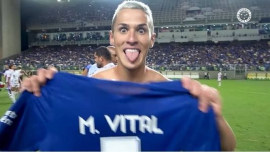 Mateus Vital relembrou polêmica da troca de camisas após classificação do Cruzeiro
