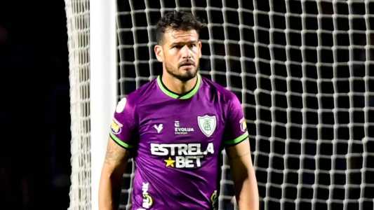 Matheus Cavichioli, goleiro do América