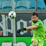 Cavichioli, do América, irrita-se com pergunta sobre falha em gol do Grêmio; veja
