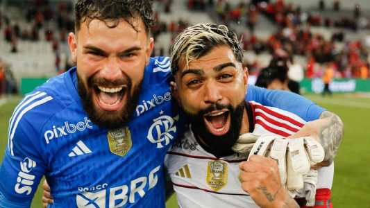 Matheus Cunha e Gabigol celebrando a classificação na Copa do Brasil