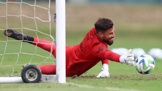 Matheus Cunha em atividade no Ninho do Urubu