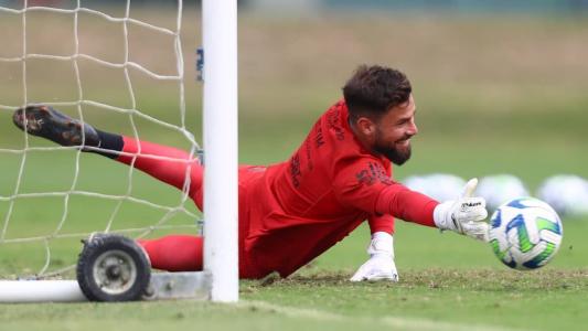 Matheus Cunha em atividade no Ninho do Urubu
