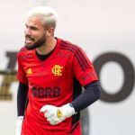 Chegada de goleiro argentino esquenta disputa no gol do Flamengo
