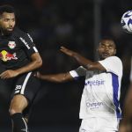 Jogador enfrentou Cruzeiro com microfone em campo; ouça o que ele disse