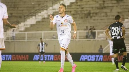 Matheus Frizzo, meia do Tombense, em comemoração de gol sobre o ABC, nesta quinta-feira (7)