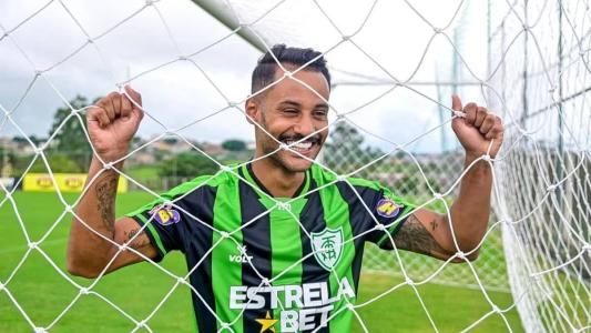 Matheus Gonçalves deverá defender o Vitória na Série B