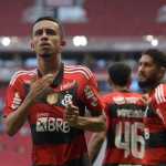Com gol relâmpago, Fla vence Botafogo e mantém folga na liderança do Carioca