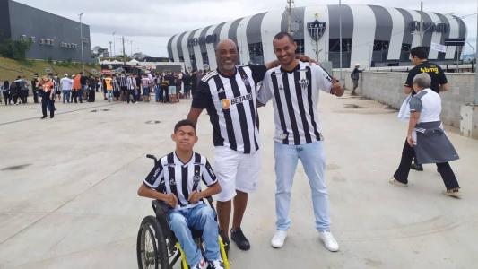 Matheus Henrique viralizou ao comemorar gol do Atlético em sua cadeira de rodas