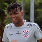 Corinthians acerta transferência de volante a time japonês