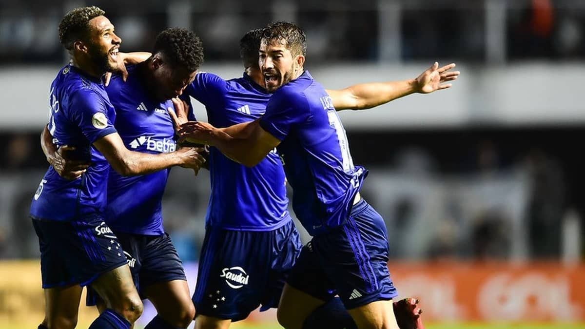 Cruzeiro goleia Santos, quebra jejum na Série A e reage no início da 'era Zé Ricardo'