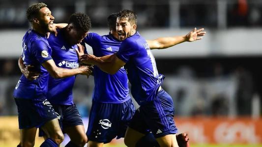 Matheus Jussa comemora o seu primeiro gol com a camisa do Cruzeiro