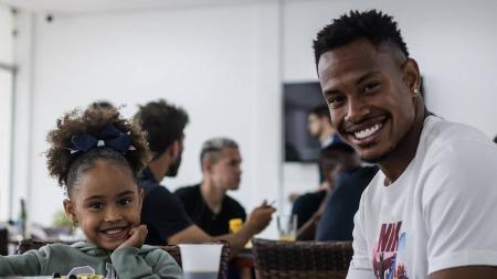 Matheus Jussa levou sua filha para o café da manhã na Toca II
