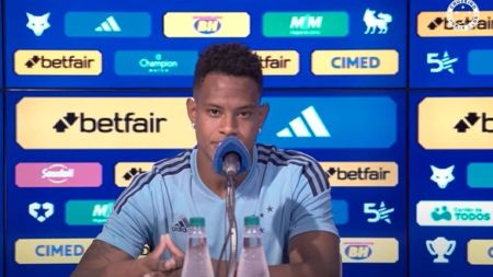 Matheus Jussa, novo reforço do Cruzeiro, concedeu coletiva nesta quinta (16)