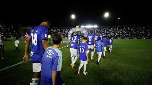 Matheus Jussa, que foi titular, está suspenso