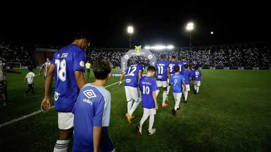 Matheus Jussa, que foi titular, está suspenso