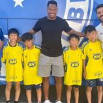 Cruzeiro recebe jovens japoneses na Toca da Raposa II
