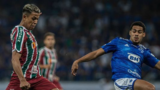 Matheus Martins, atacante do Fluminense, e Lucas Oliveira, zagueiro do Cruzeiro, em um dos jogos de 2022