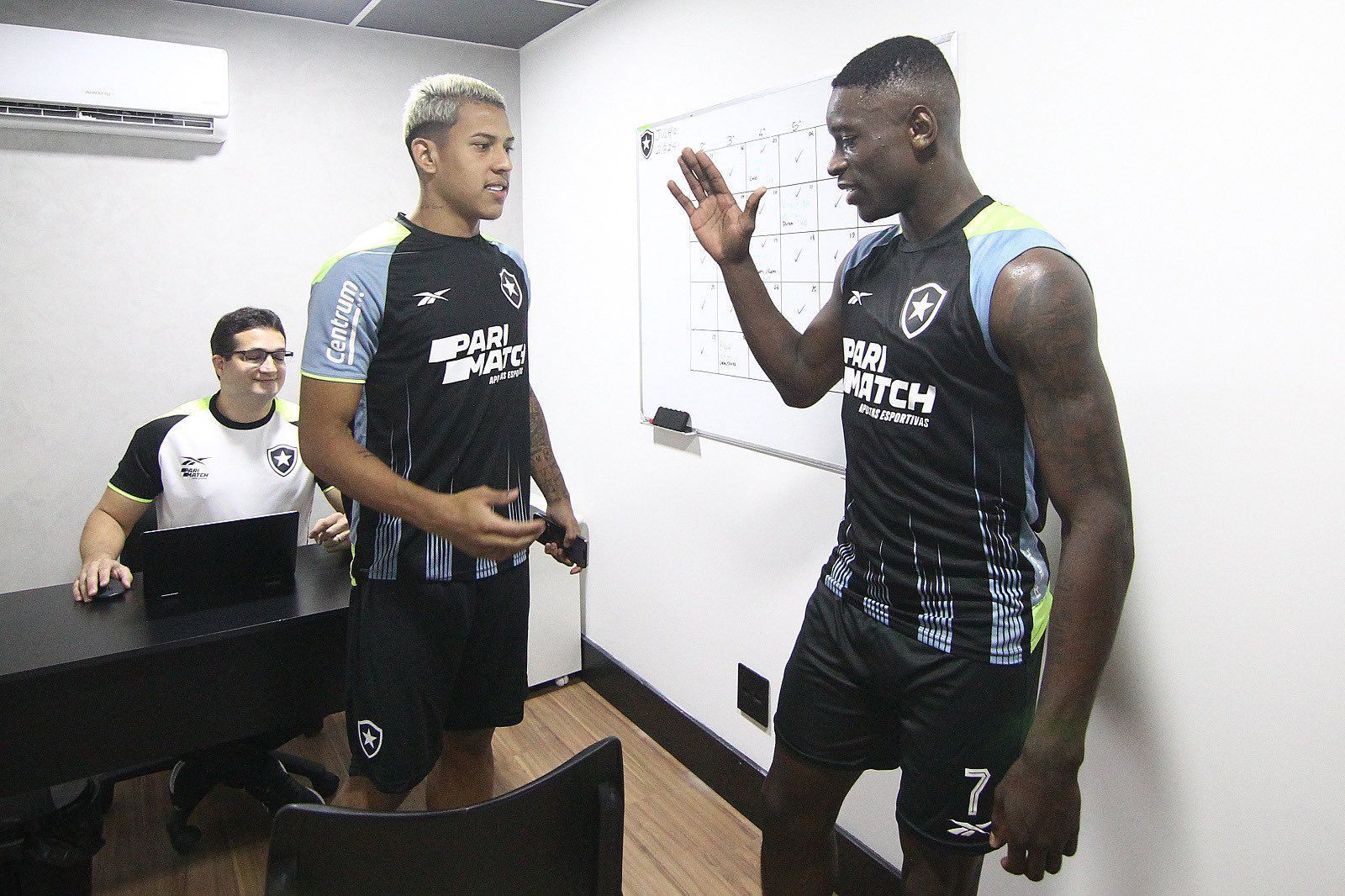 Atacante é regularizado e pode estrear pelo Botafogo no fim de semana