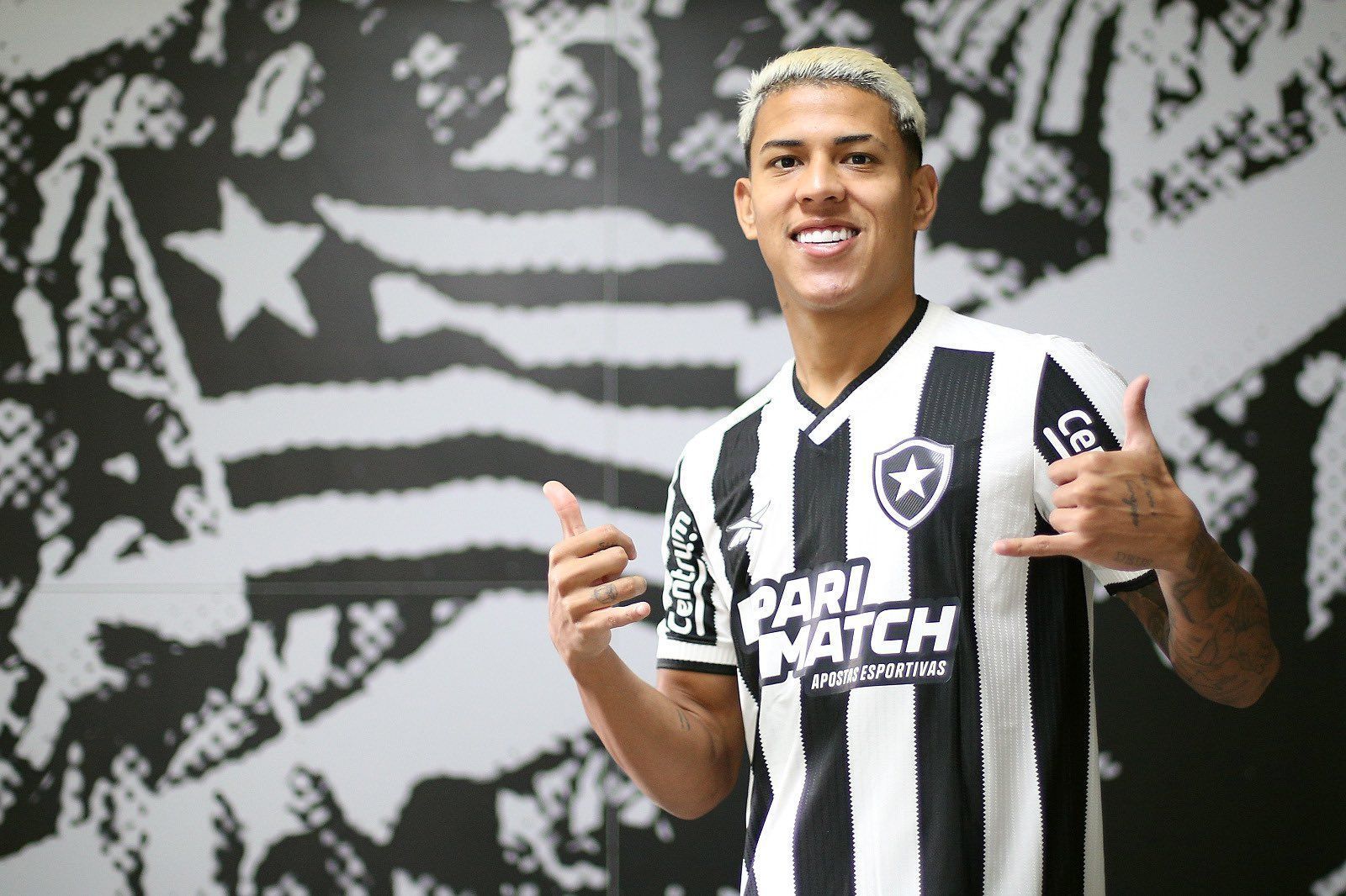 Botafogo anuncia contratação de Matheus Martins, quarto reforço da janela