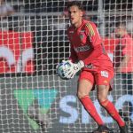 Hulk rasga elogios a Matheus Mendes em vitória do Atlético no Morumbi