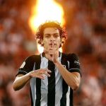 Com oferta de clube inglês, Botafogo avalia vender Matheus Nascimento