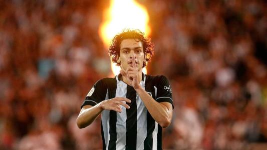 Matheus Nascimento comemorando um de seus gols pelo Botafogo em 2023
